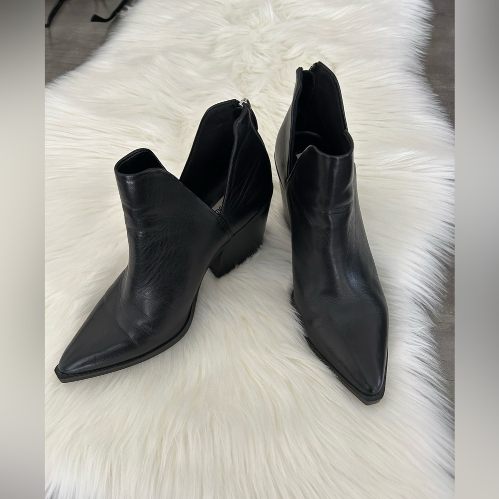 Steve Madden Ankle Bootie Zip Back Leather Point Toe